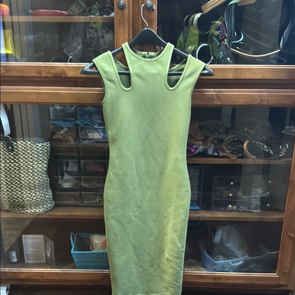 Elegant Green Sleeveless Dress